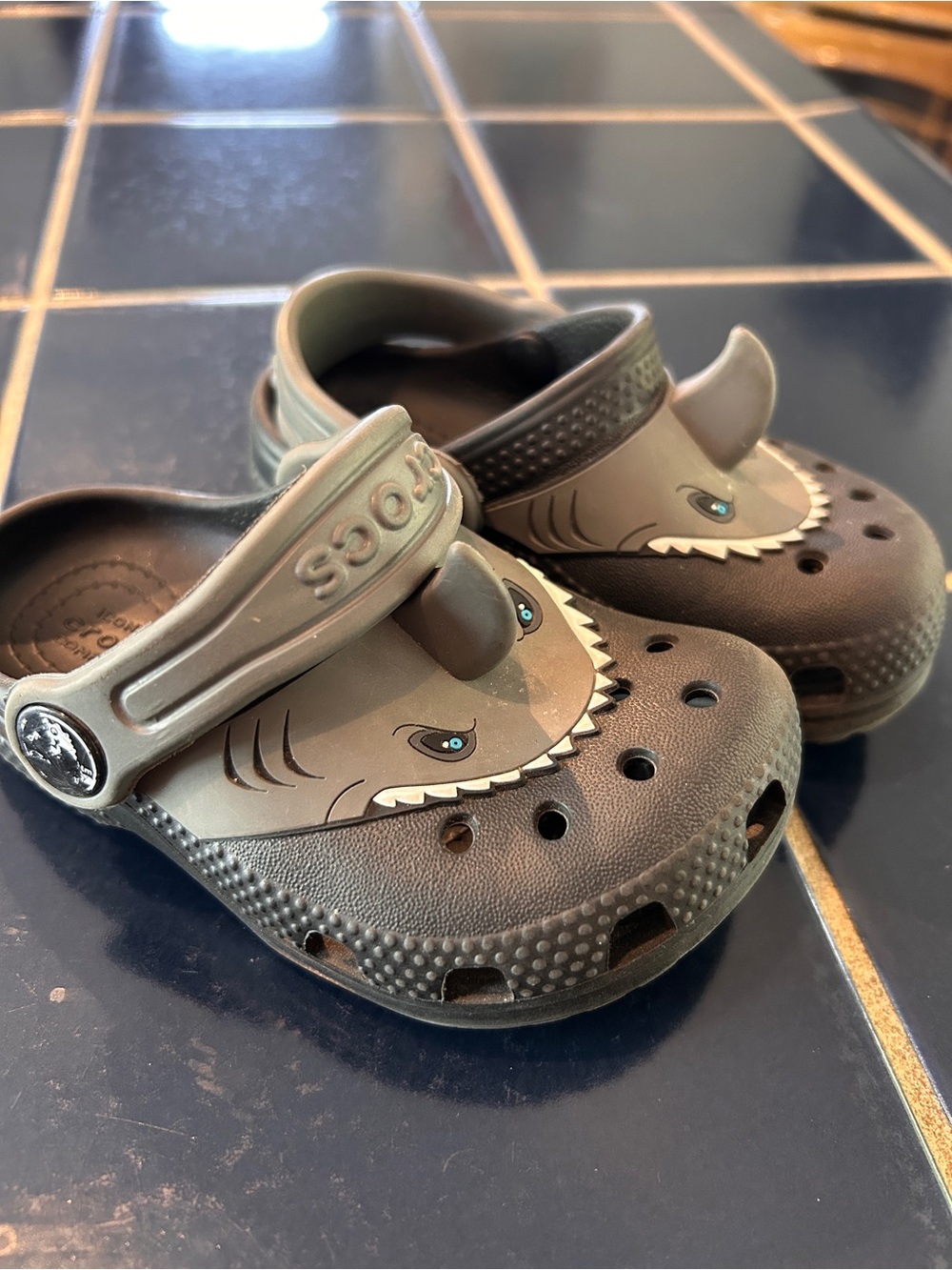 CROCS Kids' Shark Clogs 6C